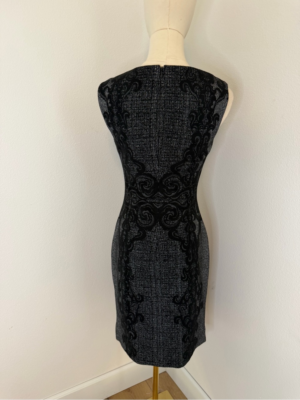 Diane Von Furstenberg NWT Black and Charcoal Fitted Sheath Dress Size 4 - Picture 4 of 8